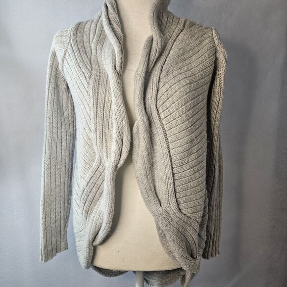 GAP Body Sz S Grey Cardigan Knit Knot Trim Batwing Soft - Picture 1 of 6